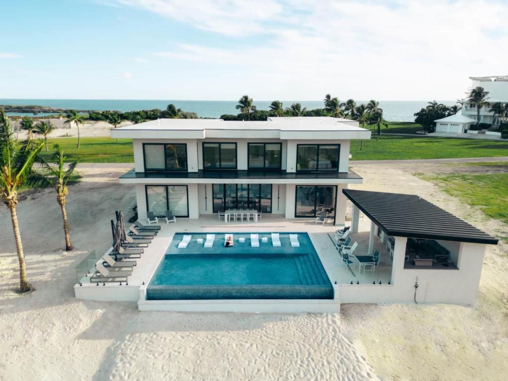 Ocean Oasis Villa - Luxury Villa + Full Concierge! photo