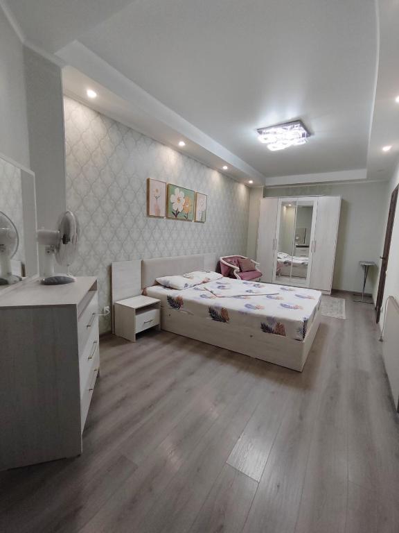 Llit o llits en una habitació de Филармония