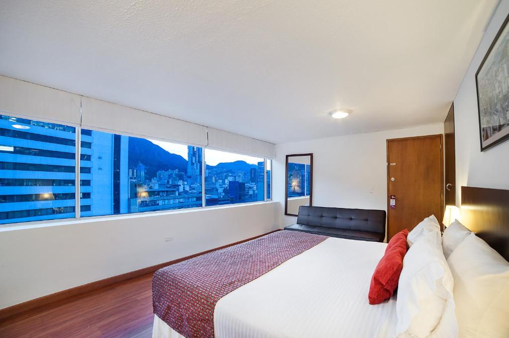 Postel nebo postele na pokoji v ubytování Hotel Oceanía Bogotá Museo