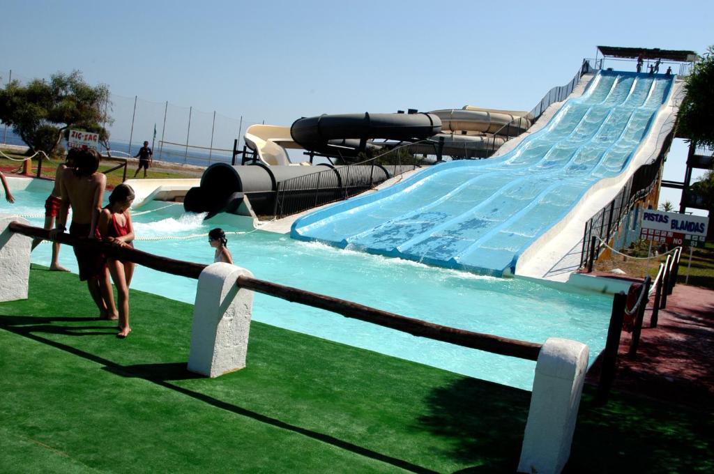 The swimming pool at or close to Casas Adosadas Lambda