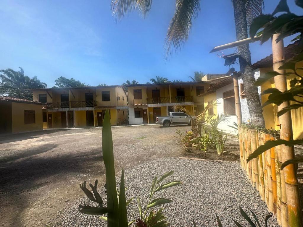 a building with a car parked in front of it at Residencial e Pousada Ilhéus in Ilhéus