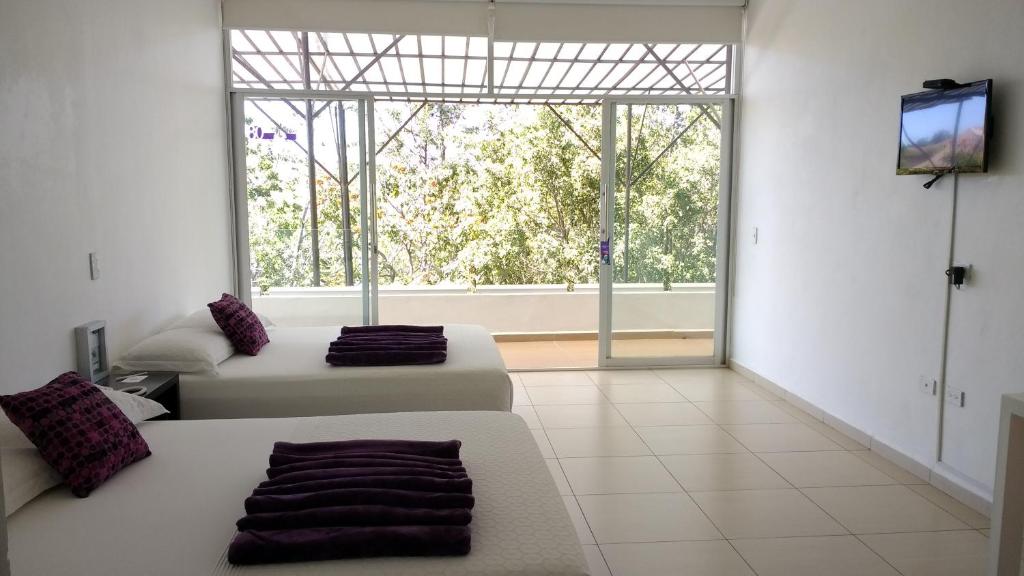 Rancho Macloy Hotel Spa & Social Events - 豪华皇后室和两个大号床