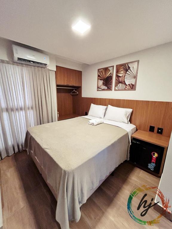 a bedroom with a large bed in a room at Mares Cabo Branco 507 in Tambaú