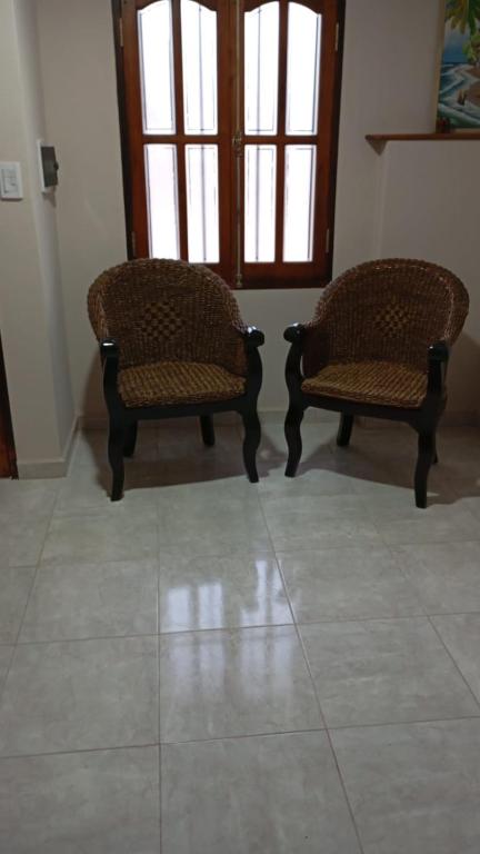 Dpto amueblado con cochera descubierta