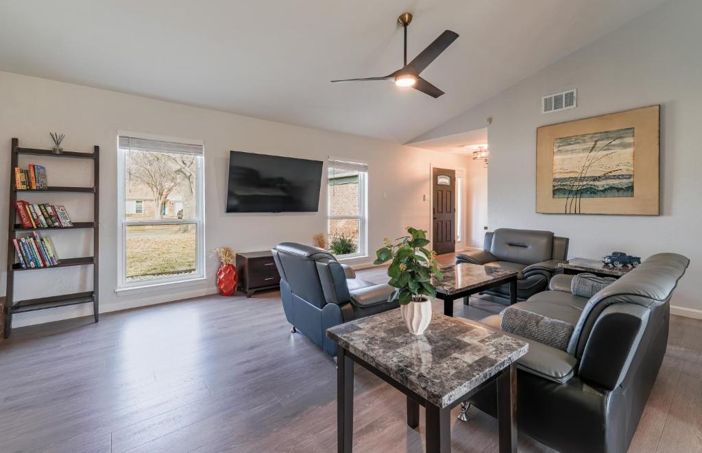 a living room with a couch and a table at Modern 4 Bedroom home with large, fenced backyard, Pet friendly - 20 mins to DFW Airport in Flower Mound