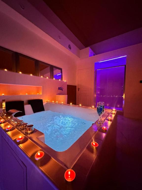 Pink Love Room privée avec jacuzzi privatif