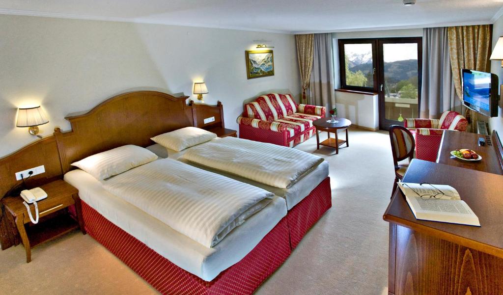 Postel nebo postele na pokoji v ubytování Hotel Berner