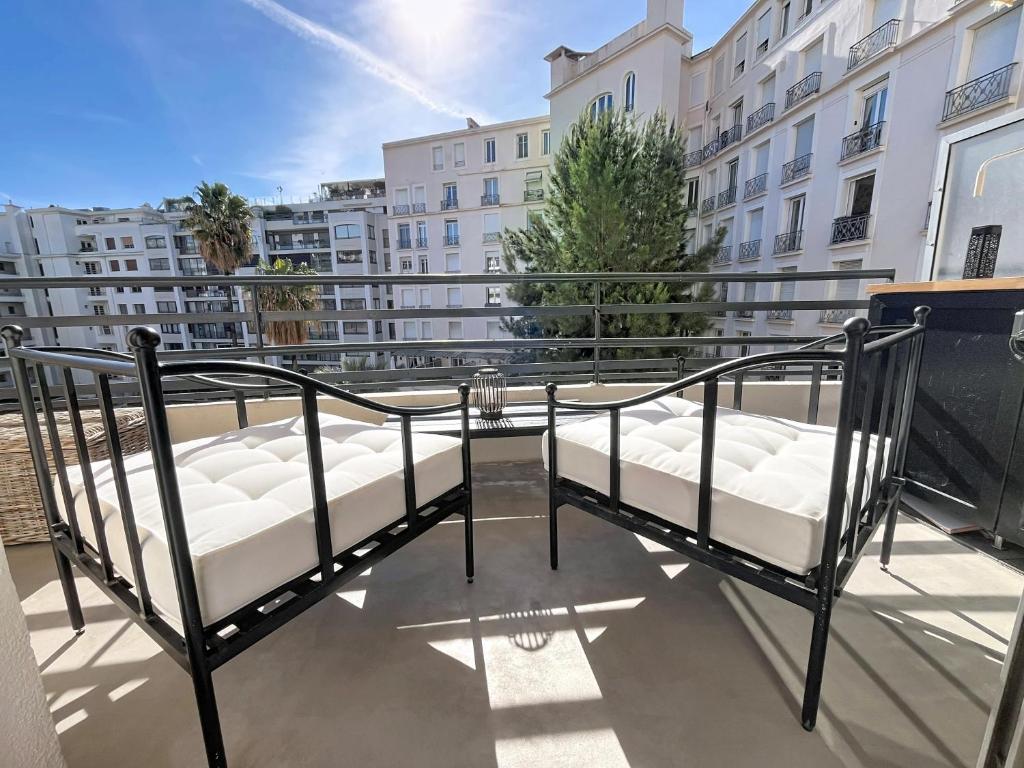 Beautifull studio Rouaze Miramar balcony AC 120