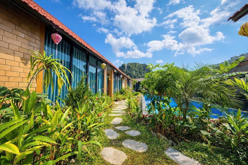 a walkway next to a building with plants at Trang An Green Retreat Homestay in Ninh Binh