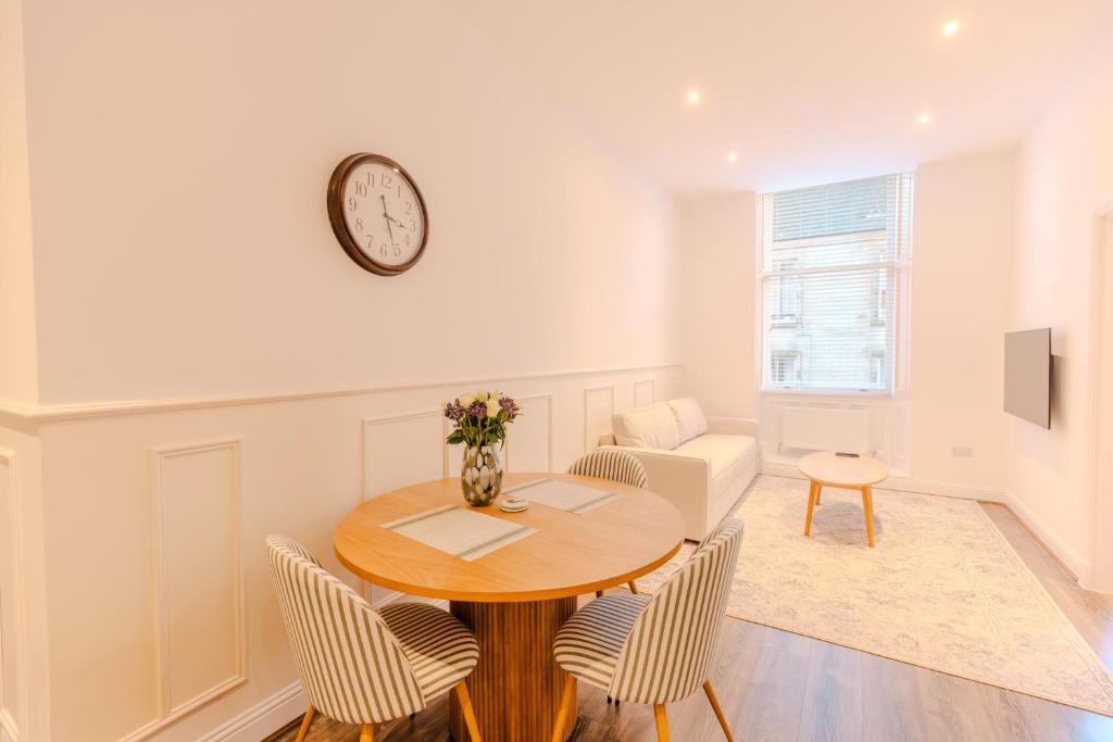 Barnet House Serviced Apartments - One-Bedroom Suite