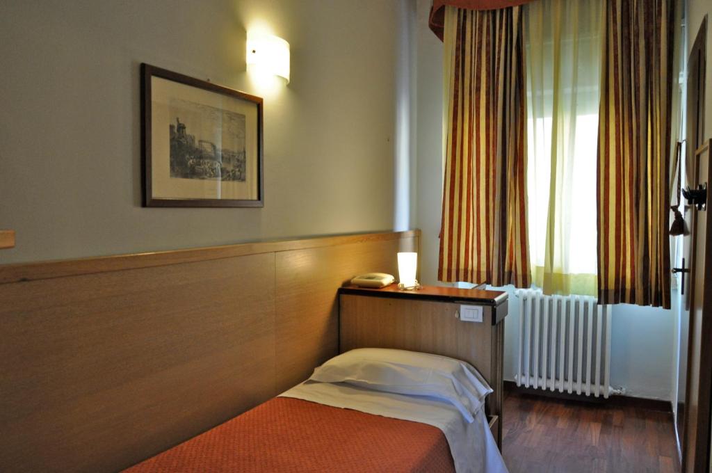 Postel nebo postele na pokoji v ubytování Hotel Dover
