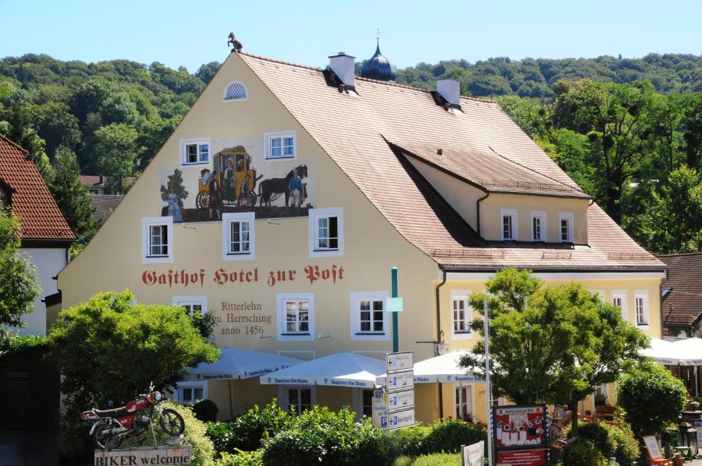 Nespecifikovaný výhled na hory nebo výhled na hory při pohledu z hotelu