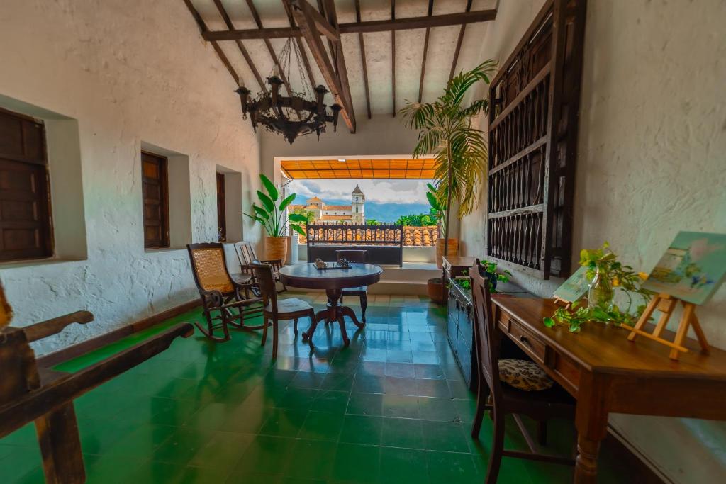 Hotel Mariscal Robledo - Housity