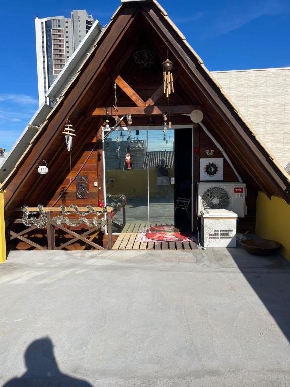 a barn with a large glass door in a building at Canto Gira Sol - Estúdio Borboleta in Penha