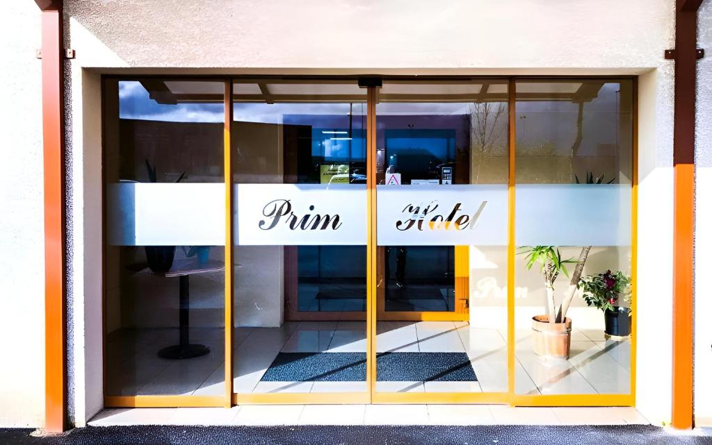 a store front with a sign in the window at Contact Hôtel - Prim Witry - Reims Nord in Reims
