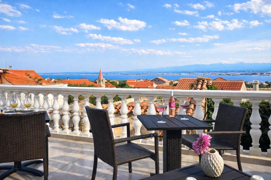 a patio with a table and chairs on a balcony at Casa del Sole - Ugljan Island in Poljana