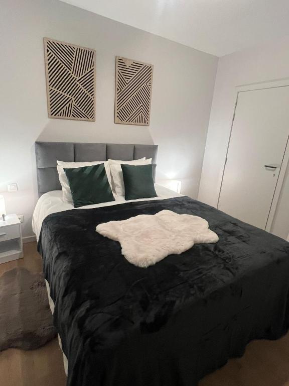 a bedroom with a bed with a white towel on it at Secret Garden 2 in Mellehoek