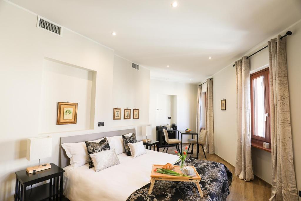 a bedroom with a bed and a table at Affittacamere Ca Stella Antares a La Morra centro in La Morra