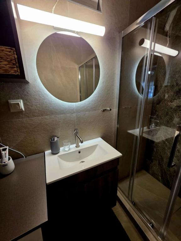 Hermes Modern Apartment - 8