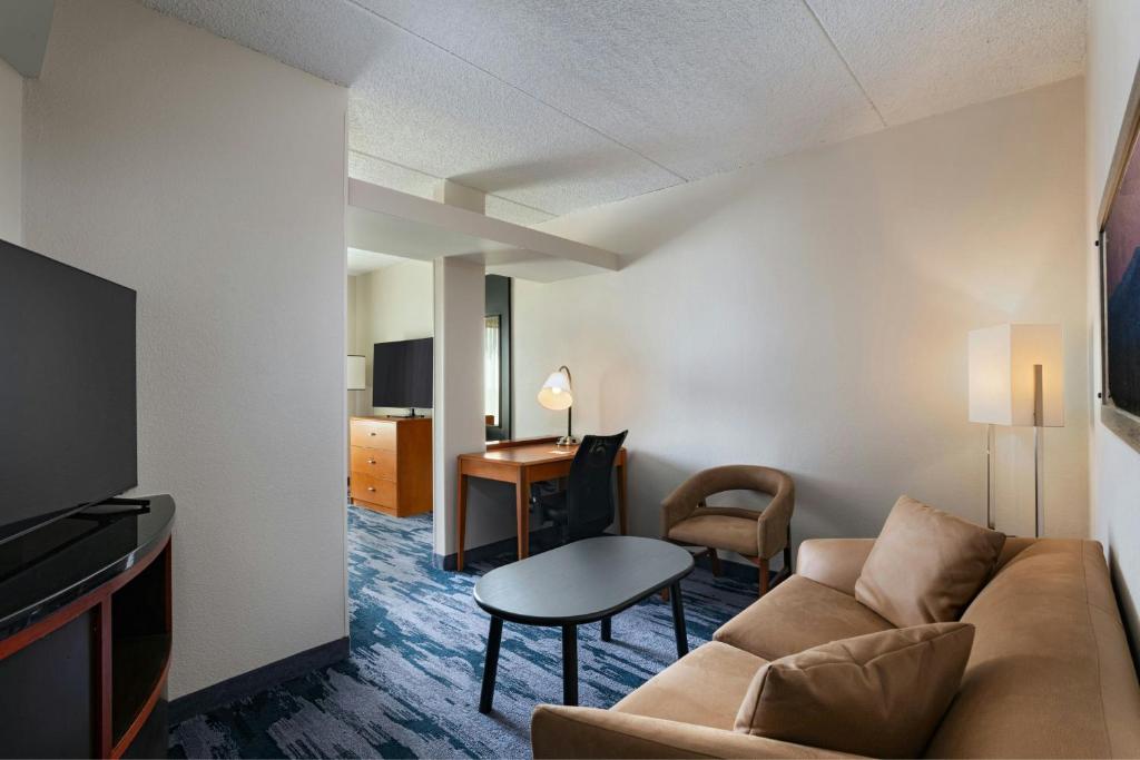 Fairfield Inn and Suites by Marriott San Antonio Northeast / Schertz / RAFB - Estudio Con Cama King Y Sofá Cama
