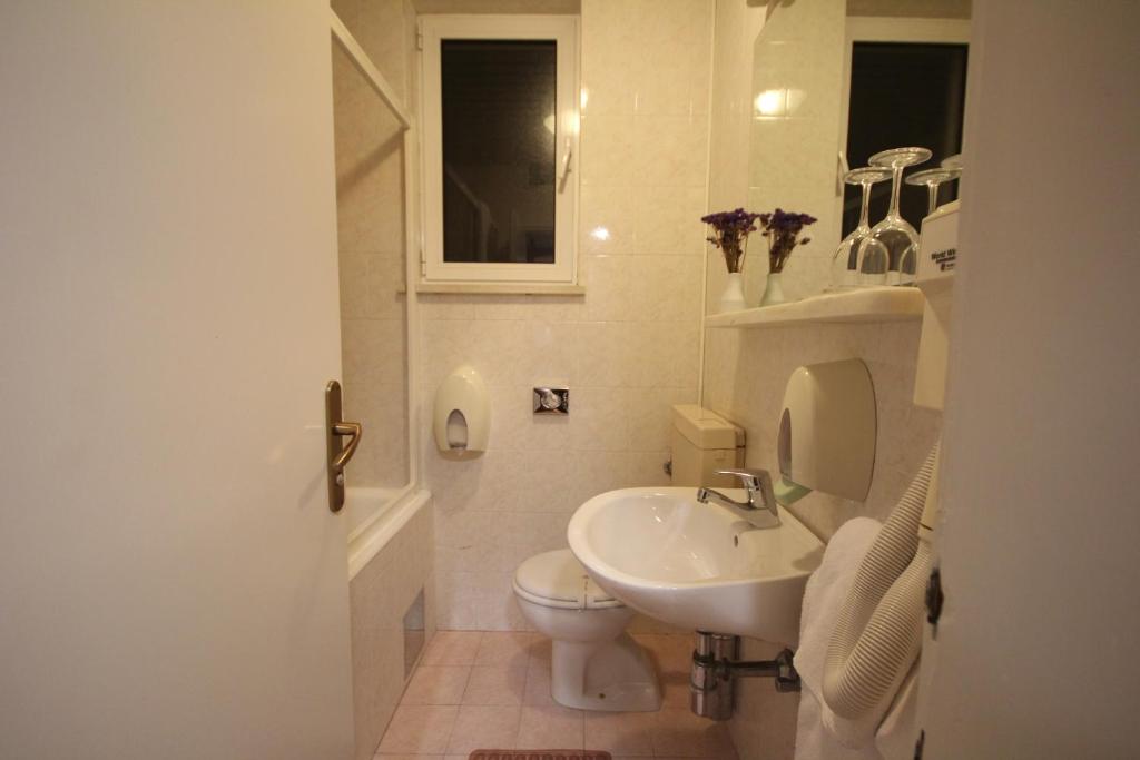 Ein Badezimmer in der Unterkunft Villa Koruna - Mali Ston
