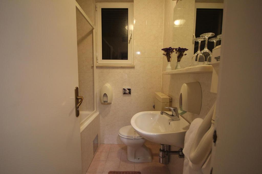 Ein Badezimmer in der Unterkunft Villa Koruna - Mali Ston