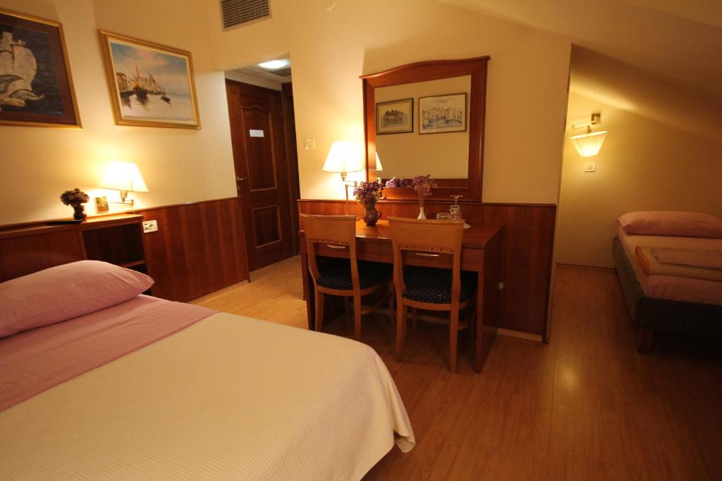 Ein Bett oder Betten in einem Zimmer der Unterkunft Villa Koruna - Mali Ston