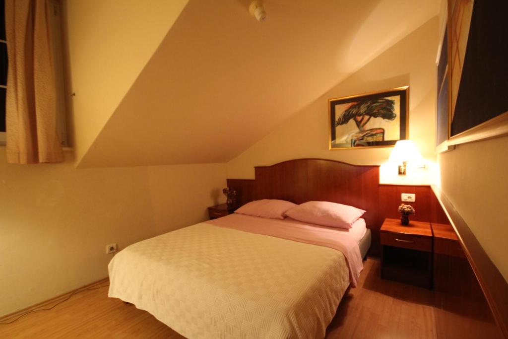 Ein Bett oder Betten in einem Zimmer der Unterkunft Villa Koruna - Mali Ston