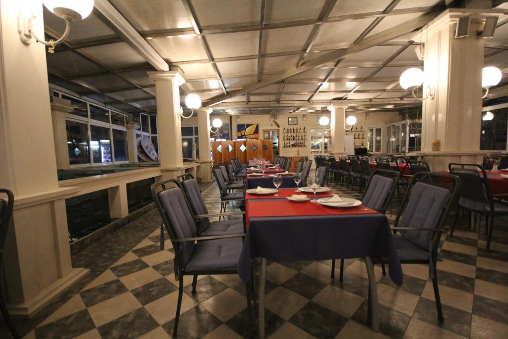 Ein Restaurant oder anderes Speiselokal in der Unterkunft Villa Koruna - Mali Ston 