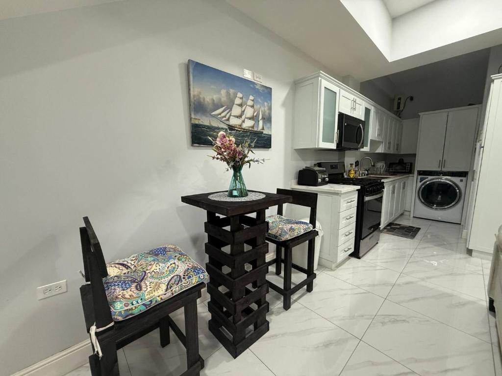 Kuchyň nebo kuchyňský kout v ubytování Modern Cascade 1-Bdrm