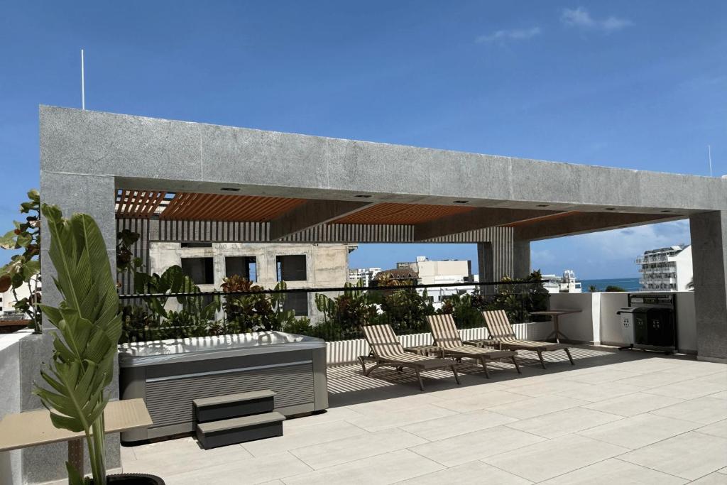 a patio with chairs and a table on a roof at Delamar Hotel in San Andrés