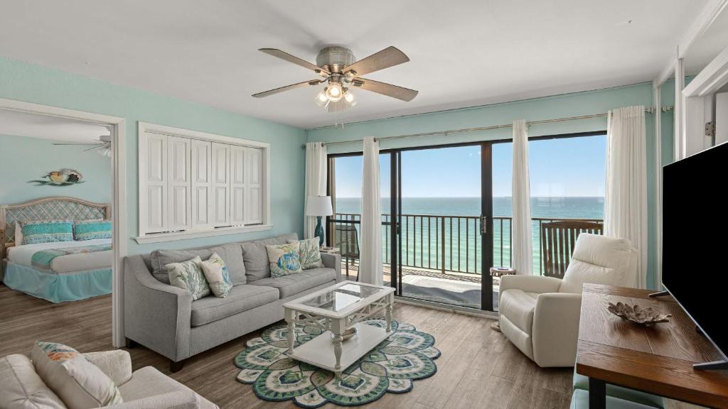 a living room with a couch and a bed at Gull Watch by AvantStay in Panama City Beach