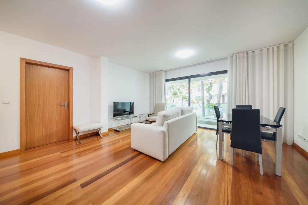 Esmael Apartment 2 by Mth