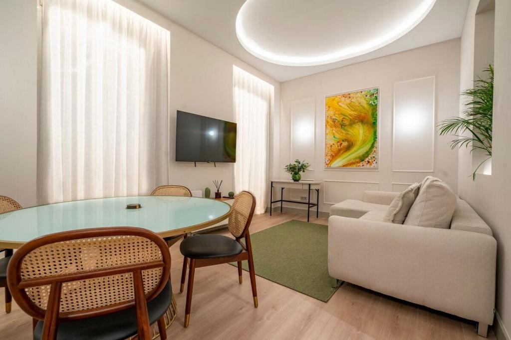 R14 –Deluxe Style Trendiest location in Malasaña