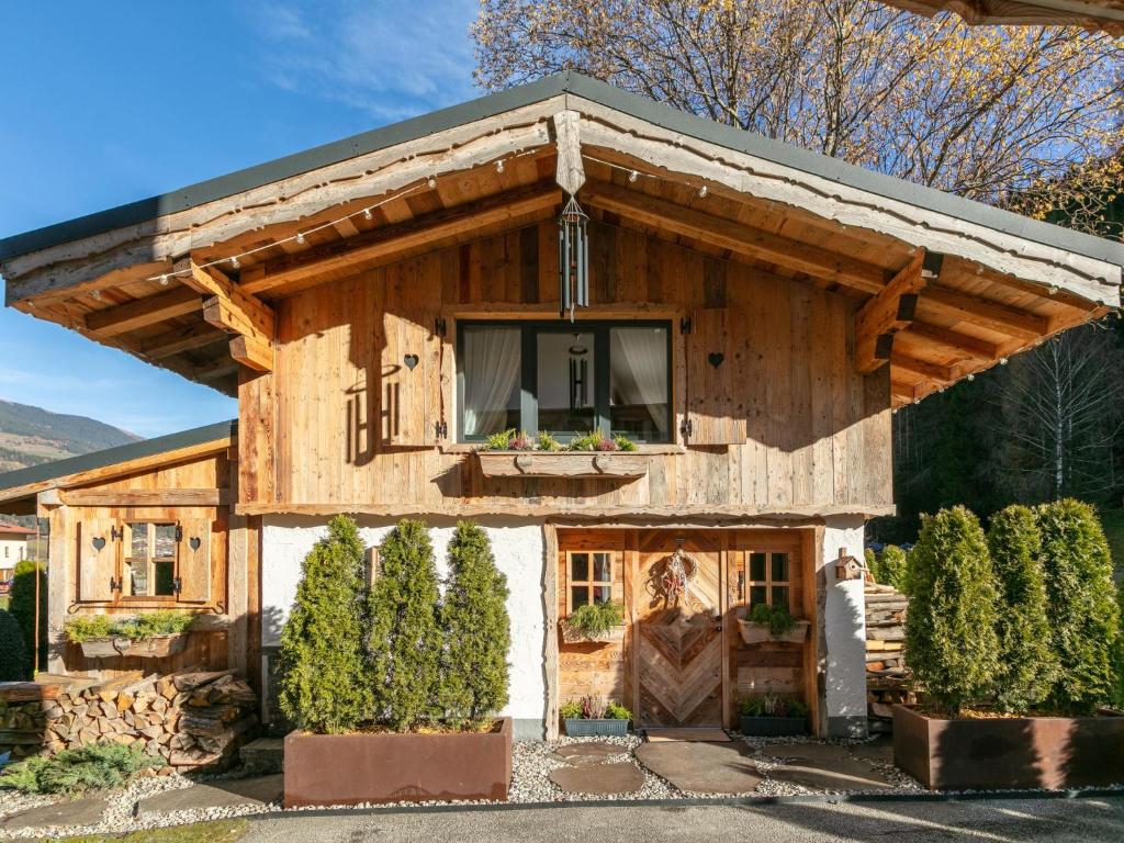a log home with a window on the front at Almversteck Hollersbach in Hollersbach im Pinzgau
