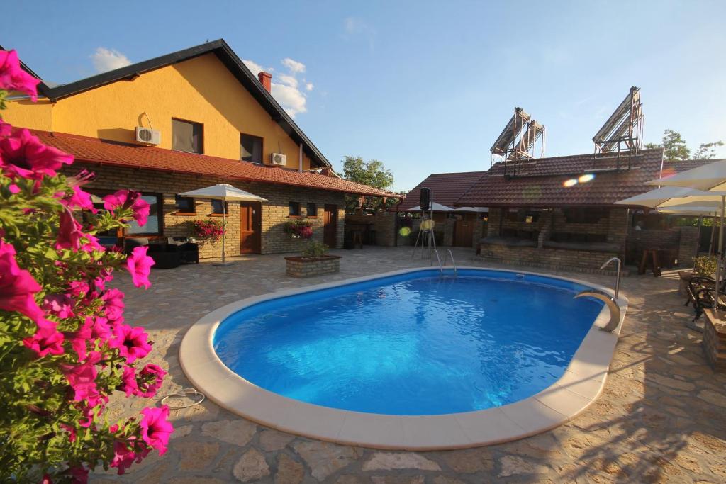 Guest House Vila Alexandar 내부 또는 인근 수영장