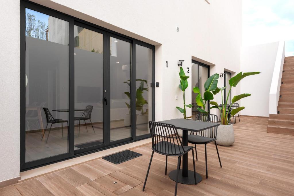 Villa 41 - Private Studios Faro Airport, Beach and City Center