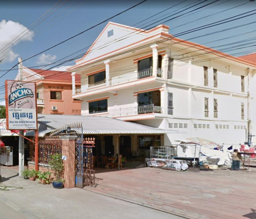 Riverside Hotel 6