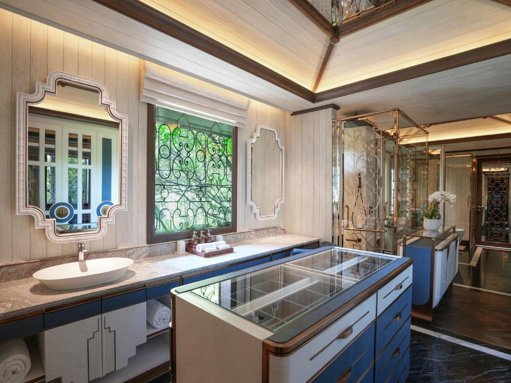 An Lam Retreats Saigon River 6