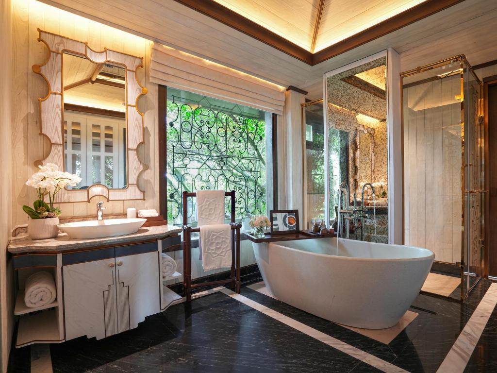 An Lam Retreats Saigon River 7