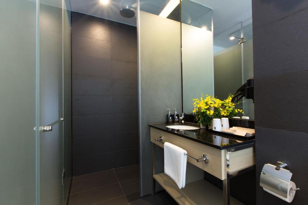 Superior Queen Room (No View) With Free Minibar