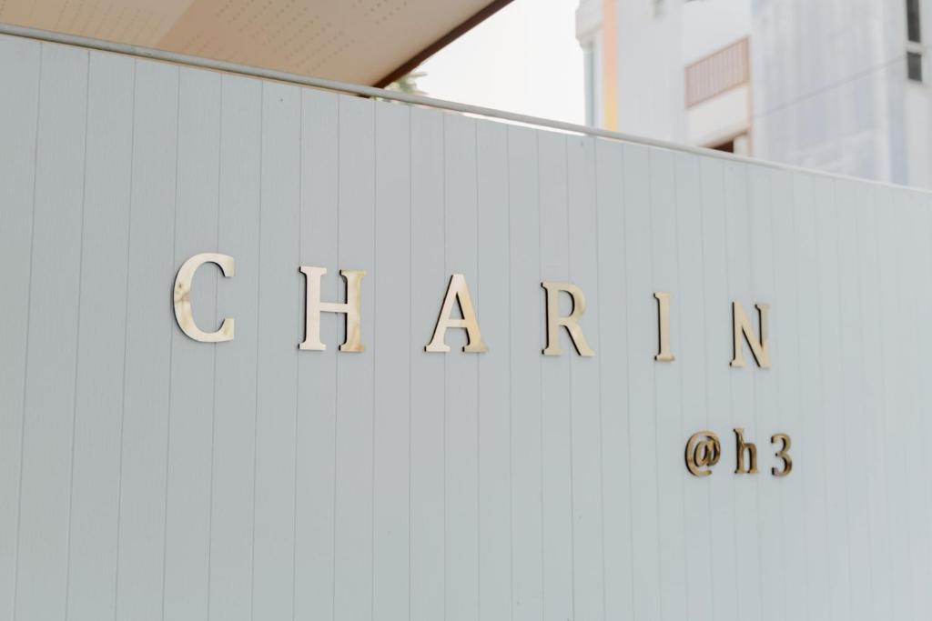 a sign for a building with the name calinn on it at ชรินพูลวิลล่าบางแสน Sunflower Villa Bangsaen Wangmuk in Ban Rong Khoei
