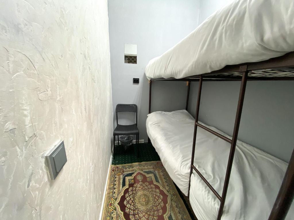 لابی و فضای عمومی Pulse capsule hotel - تصویر ۵