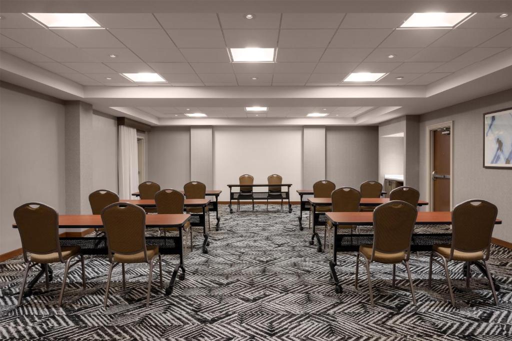 Hyatt Place Sterling Dulles Airport North photo