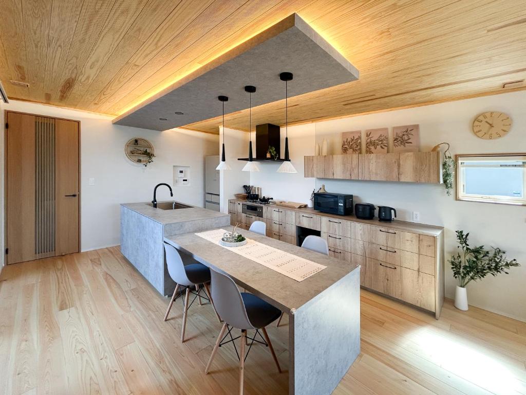 a kitchen with a table and chairs in a room at Wa no ka in Koga