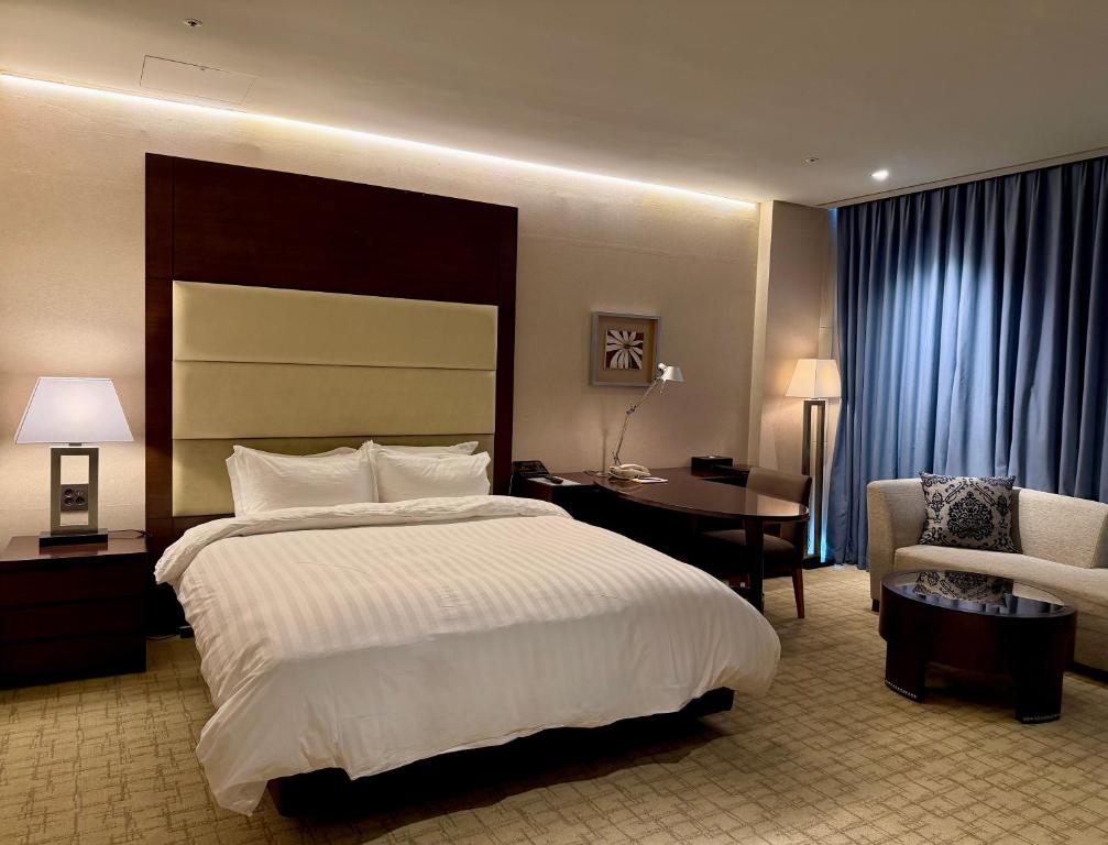 BREEV GWANGJU by LOTTE HOTELS, formerly Ramada Plaza by Wyndham Gwangju - King Kamer