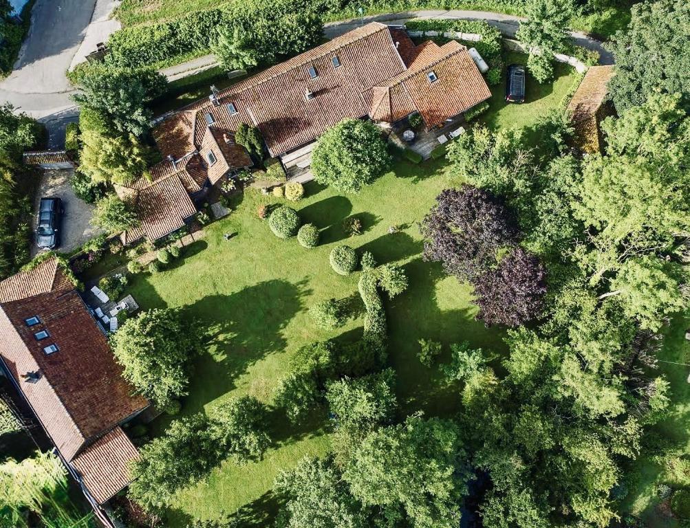 an aerial view of an old house with a yard at Un matin de mai, Côte d'Opale in Verlincthun