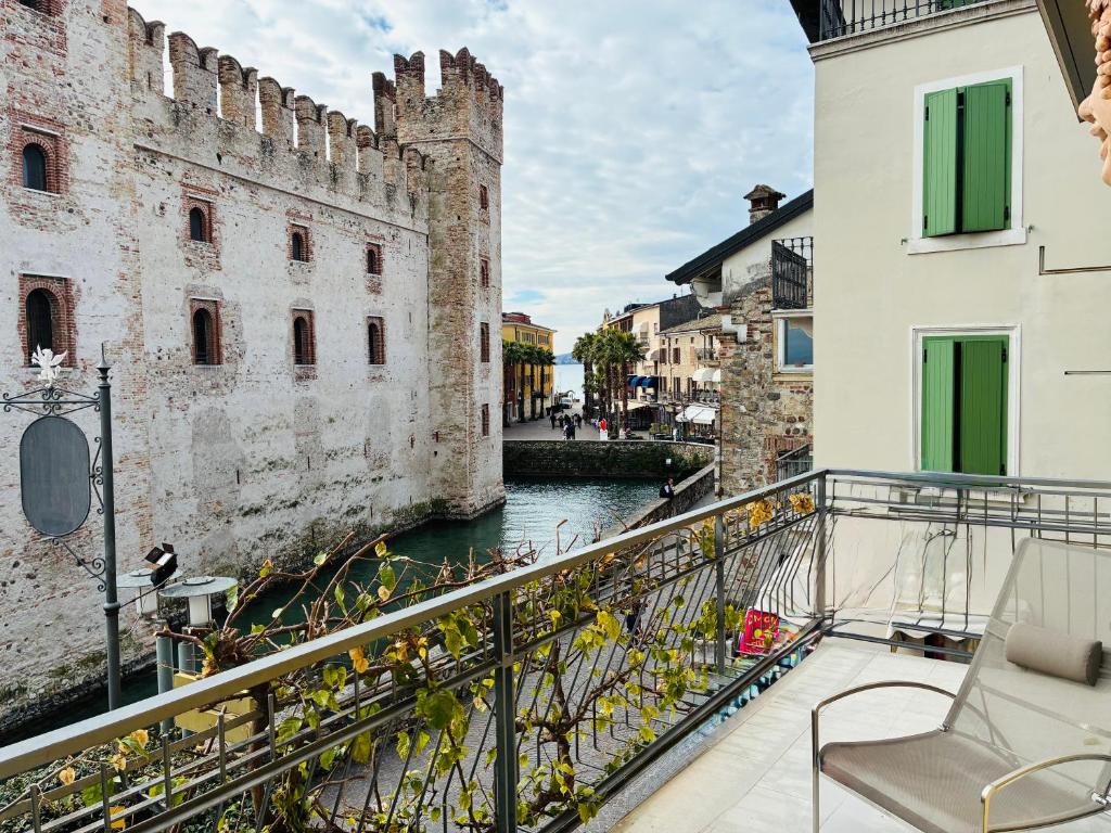 a balcony of an old castle with a river at Syrmioncello - Castle Lounge in Sirmione