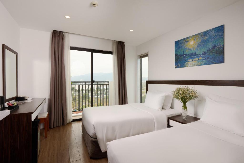 Phòng Deluxe Giường đôi hoặc 2 Giường đơn có Tầm nhìn ra Núi non và Ban công