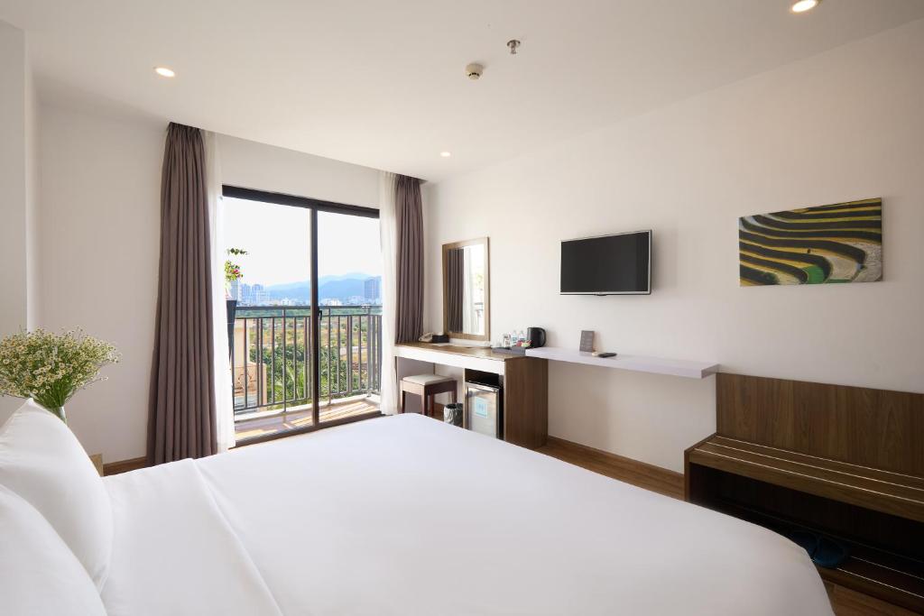Phòng Deluxe Giường đôi hoặc 2 Giường đơn có Tầm nhìn ra Núi non và Ban công